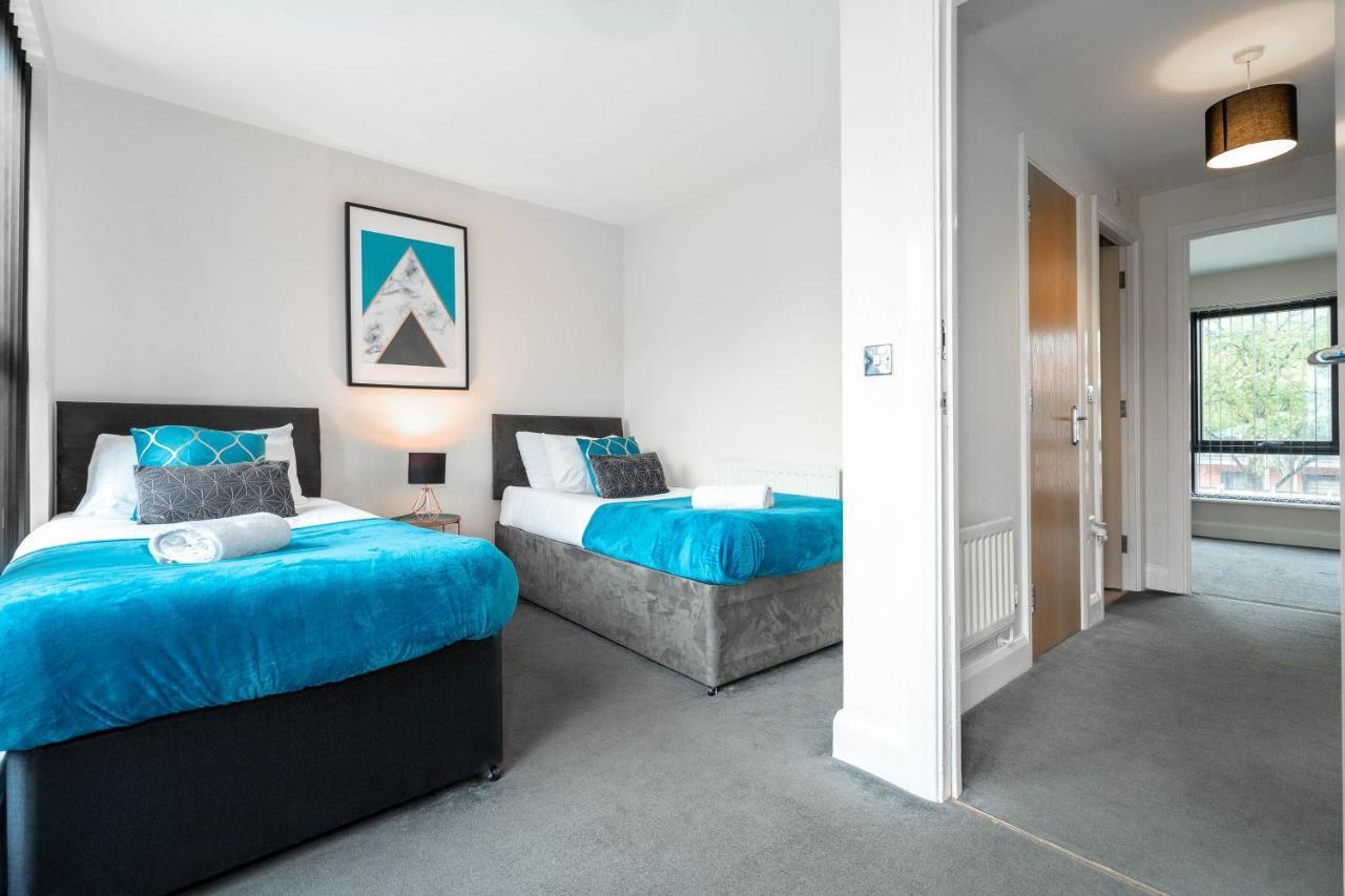 City Centre Townhouse - 3 Bedrooms - Garage - Parking - Top Rated เบอร์มิงแฮม ภายนอก รูปภาพ